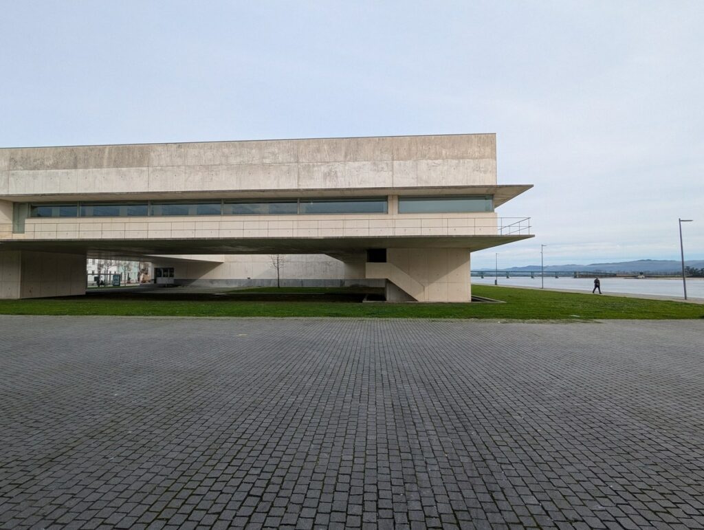 Modern Architectural Neighborhoods in Portugal 1 Alvaro Siza Vieira Viana do Castelo Public Library 877