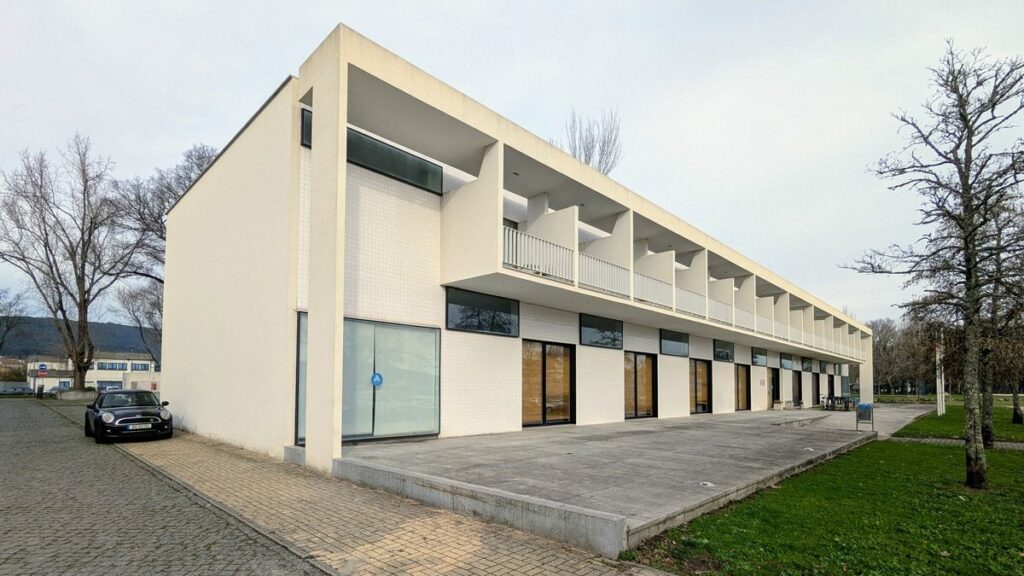 Modern Architecture Holiday Villas for Rent, Portugal 24 Carrilho da Graca Youth Hostel 829