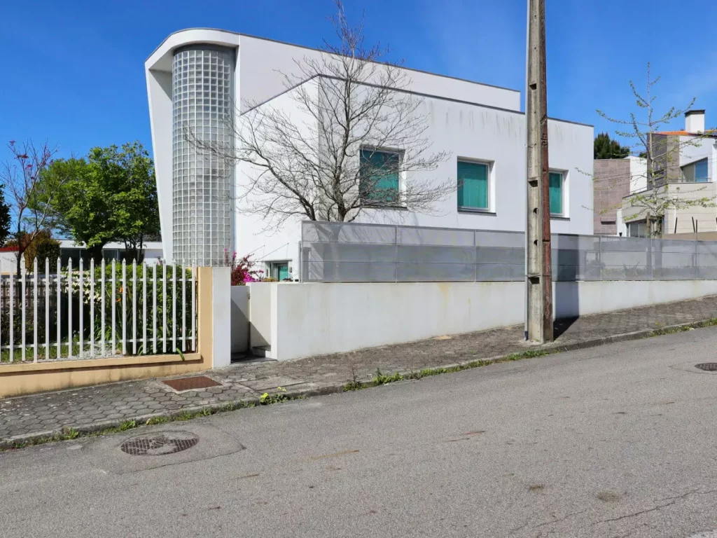 Modern Architectural Neighborhoods in Portugal 8 Helder Ventura Ovar Modern Villa 1 13941393