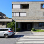 Agostinho Ricca’s Igreja do Foco / Igreja de Nossa Senhora da Boavista showcasing a modern concrete structure with composite materials, featuring balconies and a driveway within a residential urban design.