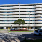 Alcino Soutinho’s Conjunto Residencial Varandas de Venezuela showcasing a high-rise residential condominium with modern urban design, featuring expansive balconies and shaded glass façades.