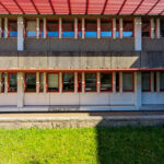 Alexandre Alves Costa and Sérgio Fernandez’s Escola de Ciências Sociais at Universidade do Minho showcasing a brutalist concrete structure with composite material elements, engineered shading devices, and strategic daylighting on a university campus.