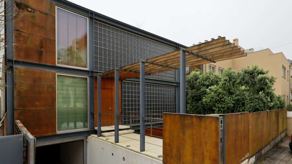 Modern Architectural Neighborhoods in Portugal 7 Alexandre Teixeira da Silva Miguel Ribeiro de Sousa Casa Ferro 1962