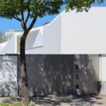 Álvaro Leite Siza Vieira Jr’s Casa Fez showcasing a modern design with composite material walls, concrete and metal elements, featuring dynamic shading and daylighting effects creating distinct shadows.