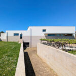 Álvaro Siza Vieira’s Centro de Estudos Camilianos showcasing a minimalist design with composite material cladding and large windows optimizing daylighting.