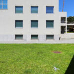 Casa das Artes by Pedro Ramalho and Luis Ramalho showcasing a concrete and composite material façade with urban design elements, landscaped yard with artificial turf, and surrounding apartment estate.
