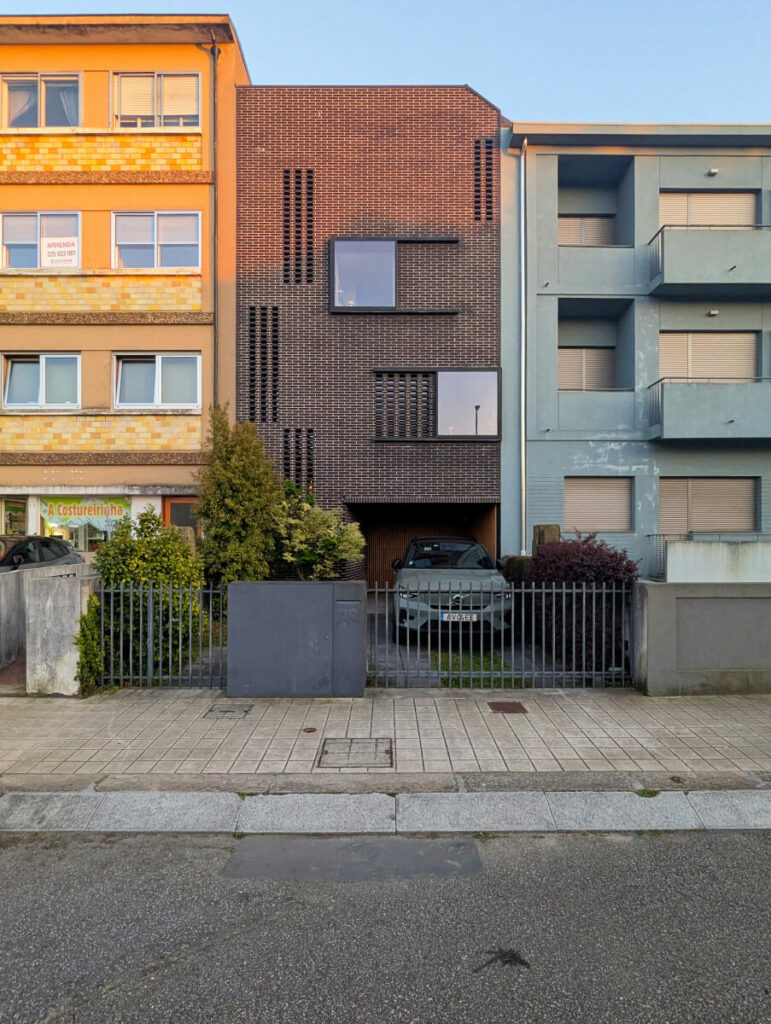 Unknown Architect’s Casa Rua Correia de Sá showcasing brickwork and composite materials with large windows for daylighting in an urban design setting.