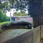 Unknown Architect’s Casas Rua Calvelo de Cima showcasing a modern design with green vegetation, shrubs, groundcover, and a natural garden integrated alongside minimalist walls.