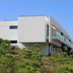 Atelier dos Remédios, Madalena Cardoso de Menezes, and Francisco Teixeira Bastos’ 18 Row Houses at Bom Sucesso Resort featuring a modern urban design with multiple balconies and villa-style estates.