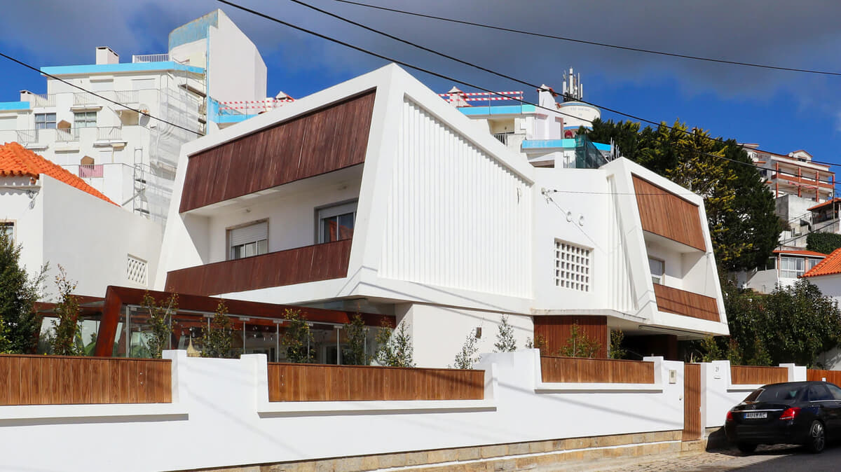 Modernist Villa São Martinho do Porto