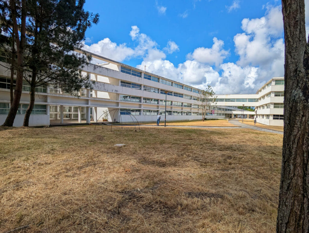 Vítor Figueiredo’s design of Escola Superior de Artes e Design showcasing a concrete campus building with extensive daylighting and modern corporate headquarters features.