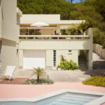 Casa Veiga / Casa Portufornia, Colares by Manuel Tainha, Rui Costa Martins (3744) Manuel Tainha and Rui Costa Martins' Casa Veiga / Casa Portufornia showcasing a modern residential villa with expansive balconies, landscaped surroundings, and sleek stair design.