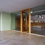 Alcino Soutinho’s Conjunto Residencial Varandas de Venezuela showcasing a modern residential complex with wood-stained ceilings, composite and tile flooring, concrete structural elements, and expansive glass windows.