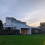 Alcino Soutinho's Pousada de D. Dinis showcasing a traditional farmhouse design with a sprawling lawn, landscaped gardens, and a villa-like structure.