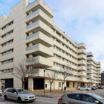 Alcino Soutinho’s Quinta das Sedas featuring a high-rise residential condominium with a composite material façade, mixed-use urban design, and modern apartment structures in a metropolitan area.